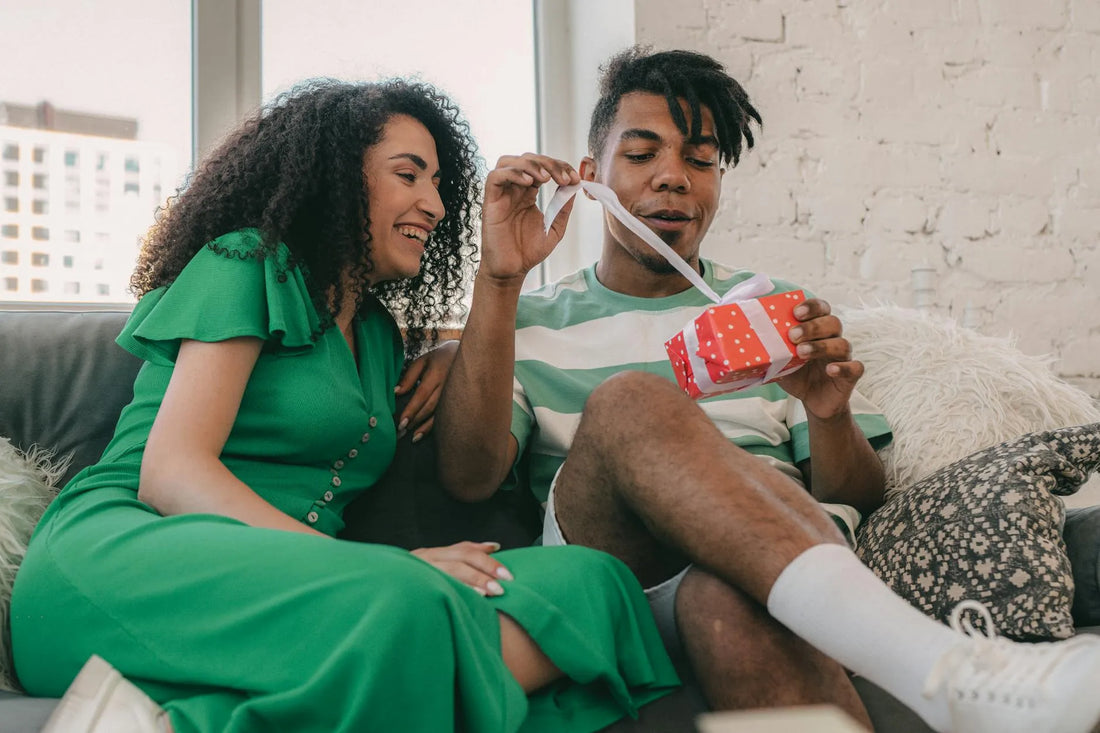 Cadeau pour un couple qui a tout : 10 idées qui surprennent vraiment