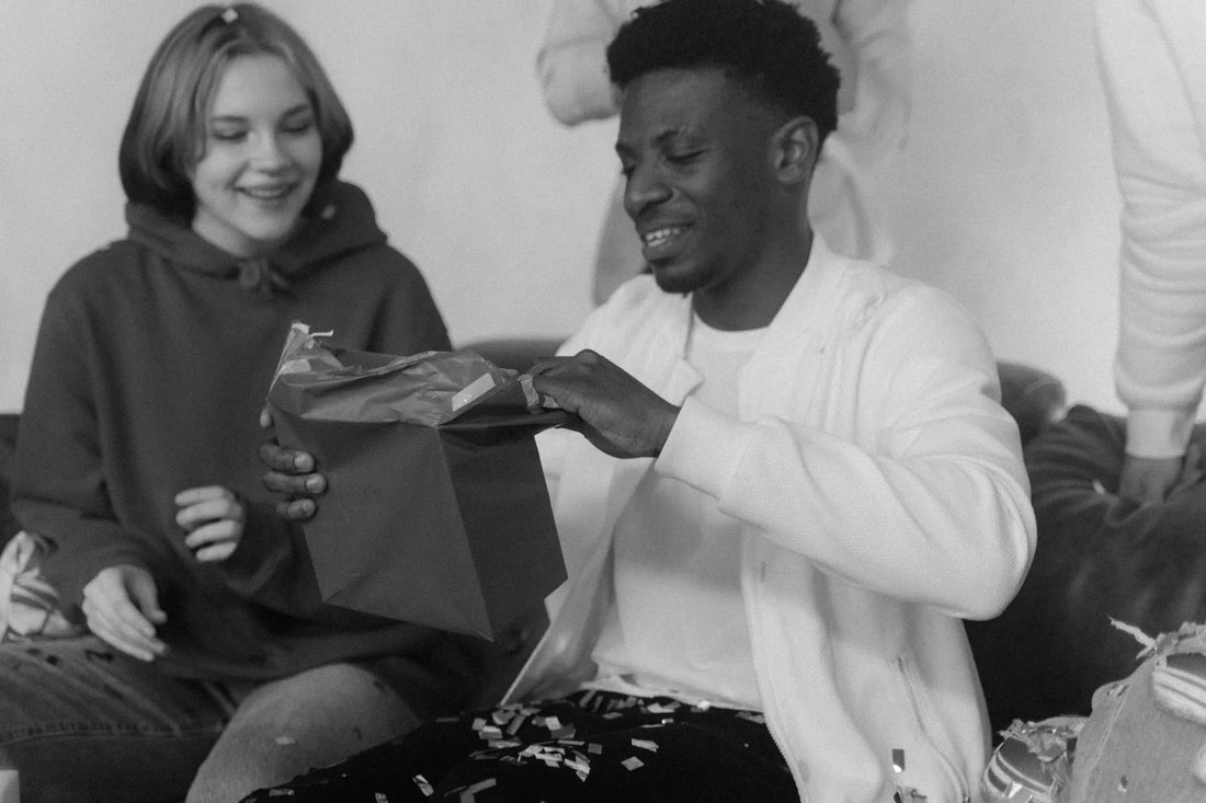 Quel cadeau offrir à quelqu'un qui a tout ? 10 idées qui touchent le cœur