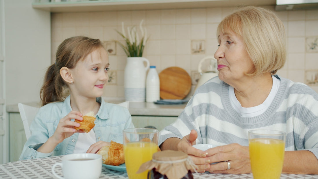 Mamie et petite-fille partageant un moment tendre pour la fête des mères